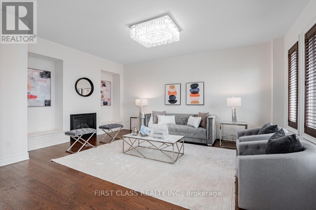 Photo 10 of 15 Hua Du Avenue, Markham ON