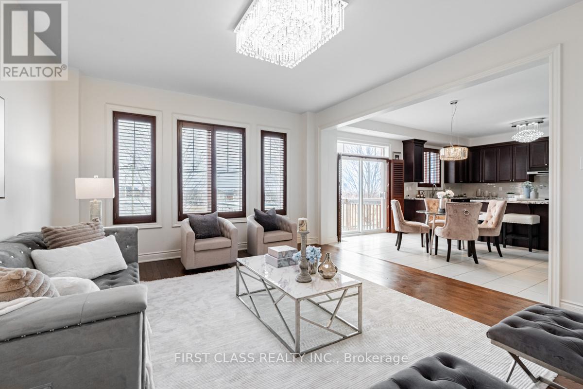Photo 12 of 15 Hua Du Avenue, Markham ON
