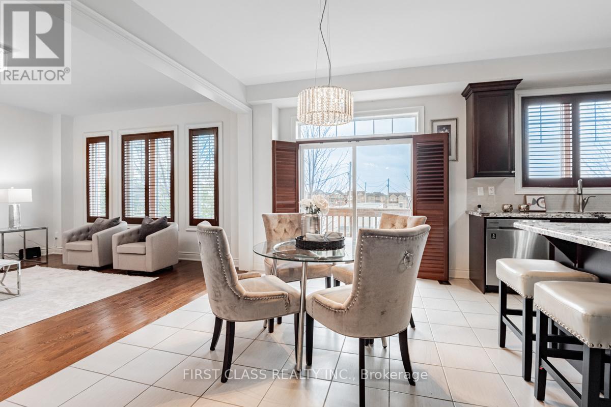 Photo 13 of 15 Hua Du Avenue, Markham ON