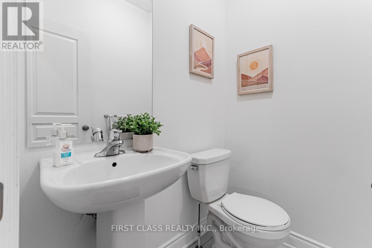 Photo 18 of 15 Hua Du Avenue, Markham ON