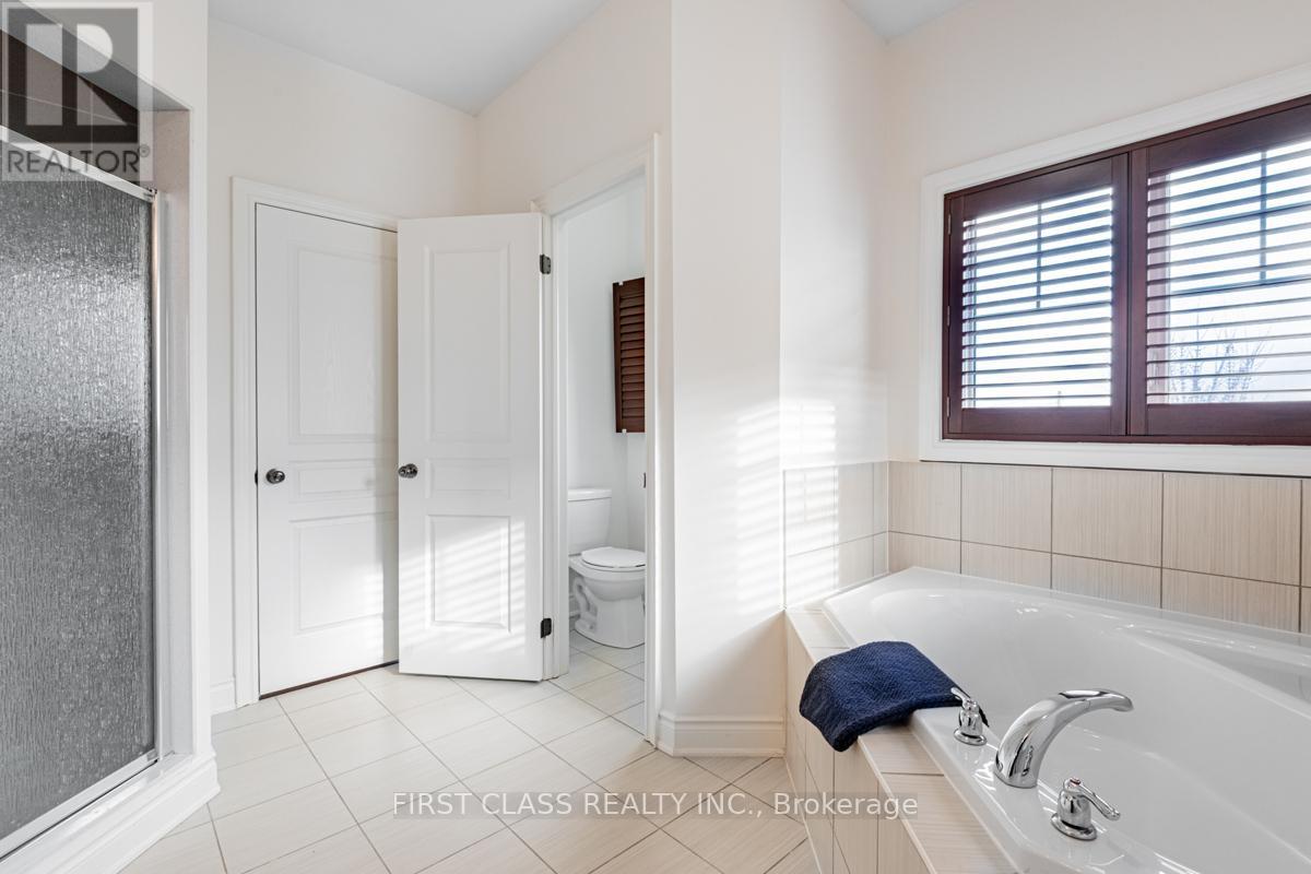Photo 24 of 15 Hua Du Avenue, Markham ON