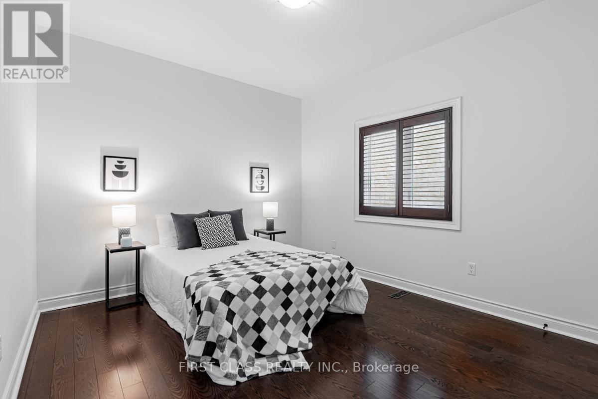 Photo 26 of 15 Hua Du Avenue, Markham ON