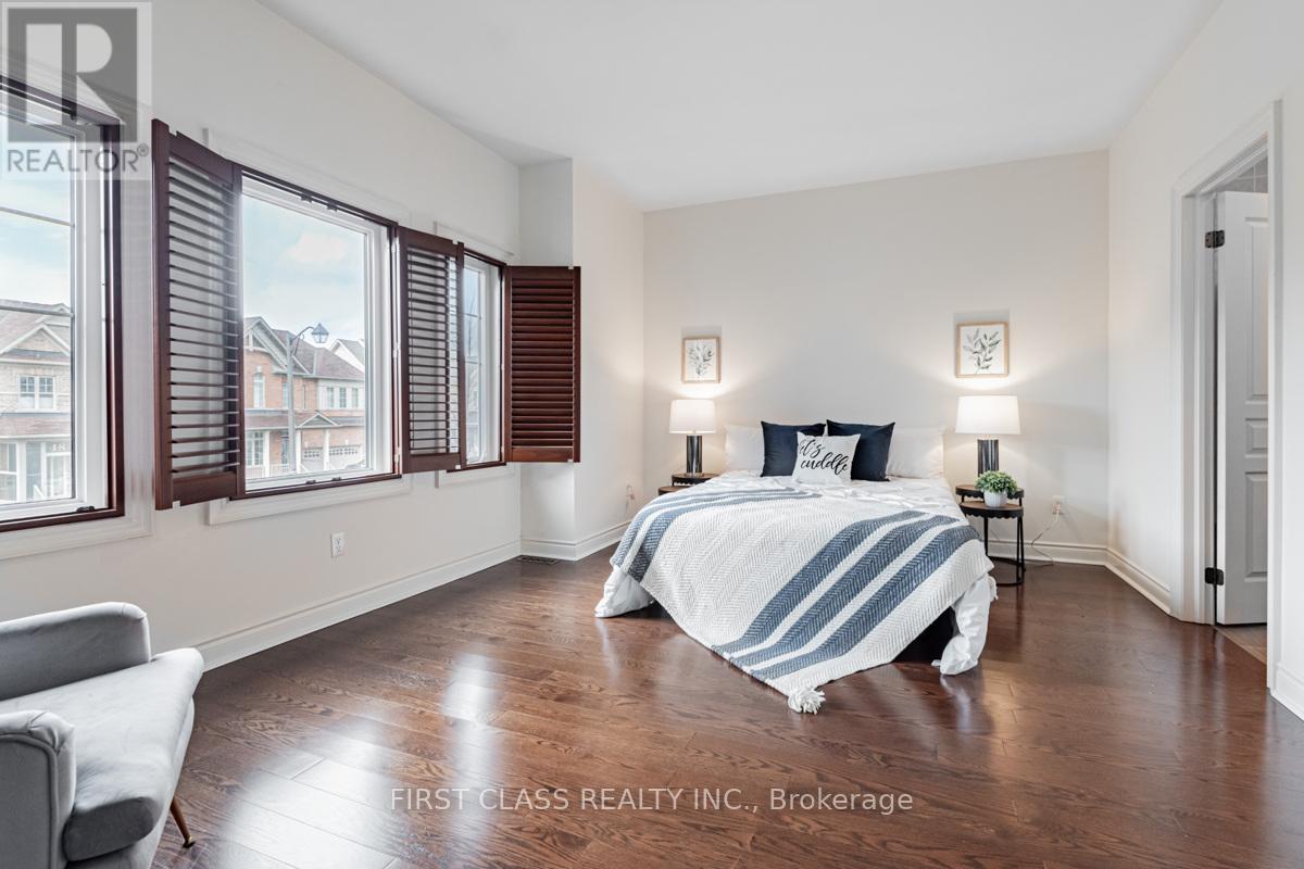Photo 29 of 15 Hua Du Avenue, Markham ON