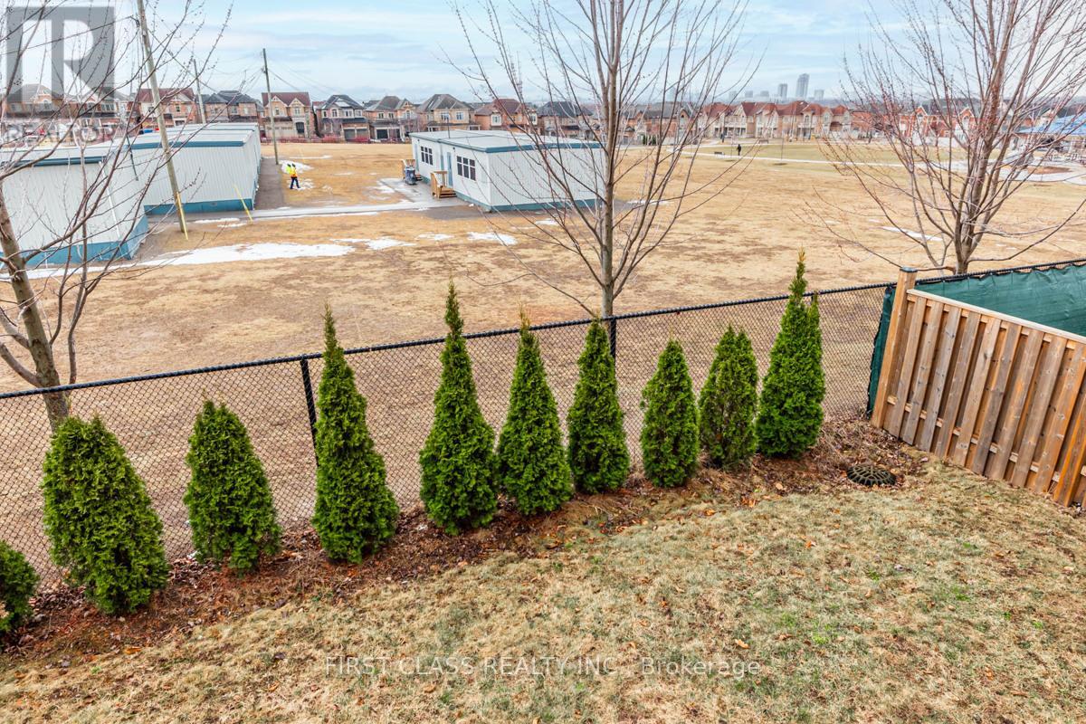 Photo 32 of 15 Hua Du Avenue, Markham ON