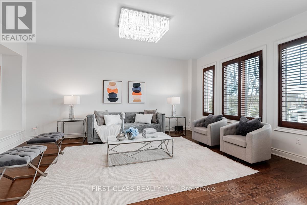 Photo 9 of 15 Hua Du Avenue, Markham ON