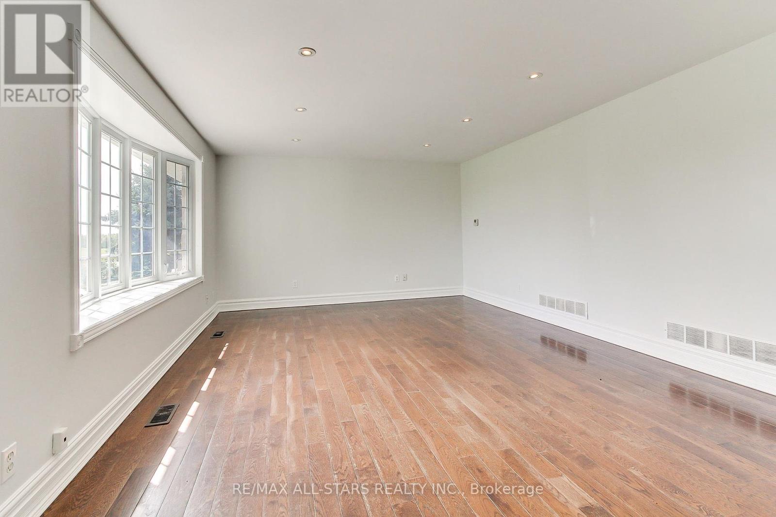 Photo 12 of 6538 Smith Boulevard, Georgina ON