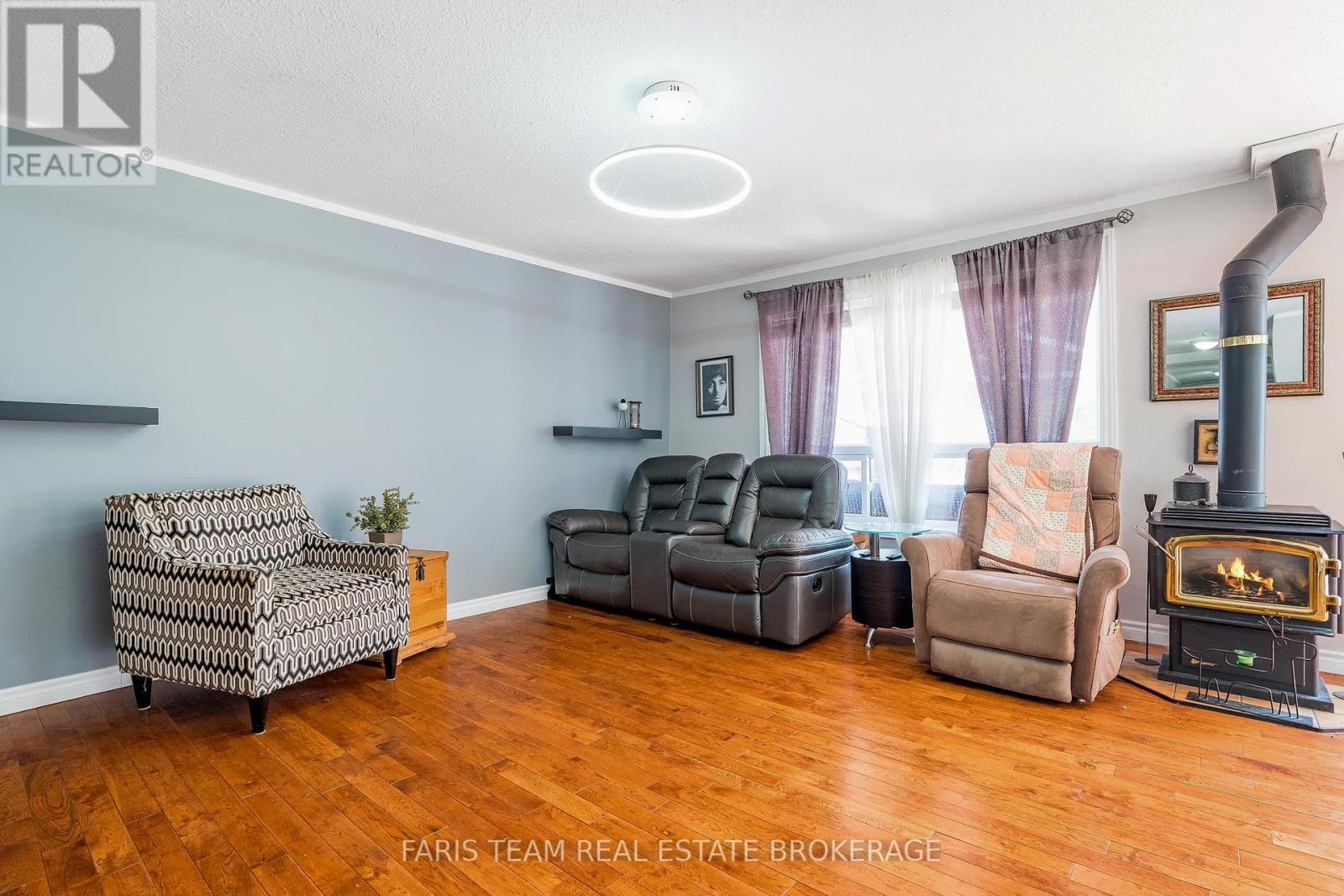 Photo 12 of 91 Park Street, Tay ON