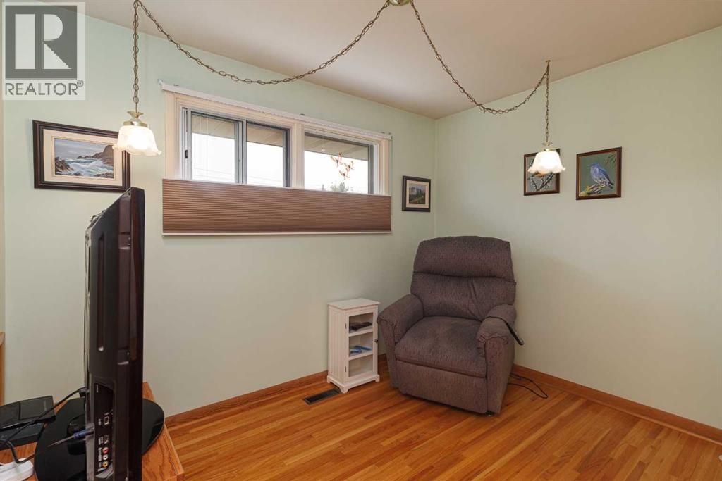 Photo 12 of 4611 Greenhill Crescent Ne, Calgary AB