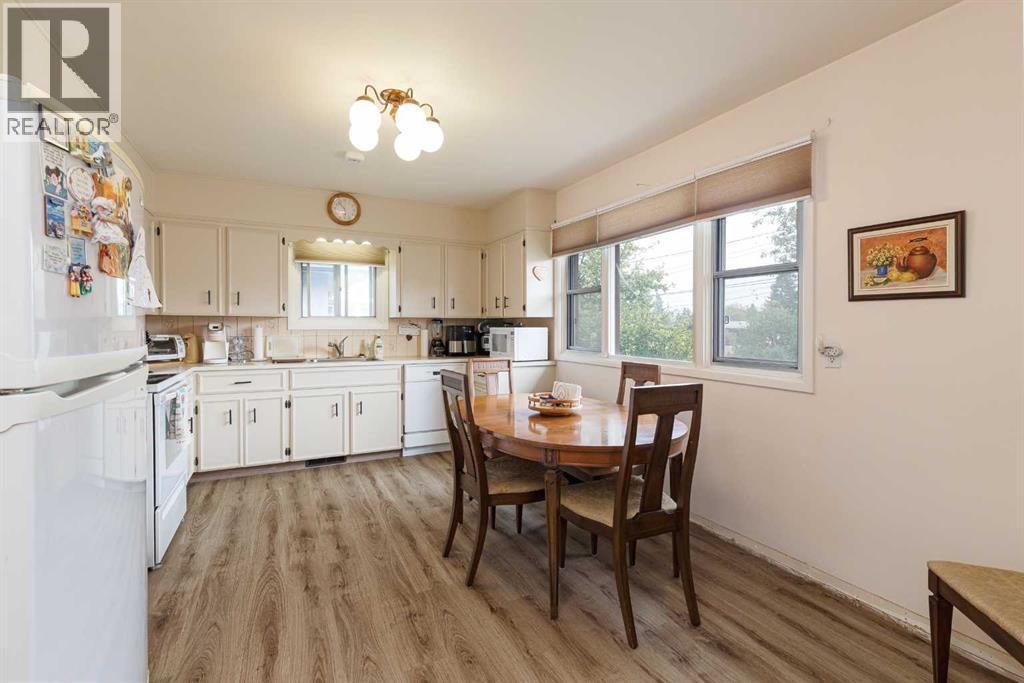 Photo 5 of 4611 Greenhill Crescent Ne, Calgary AB