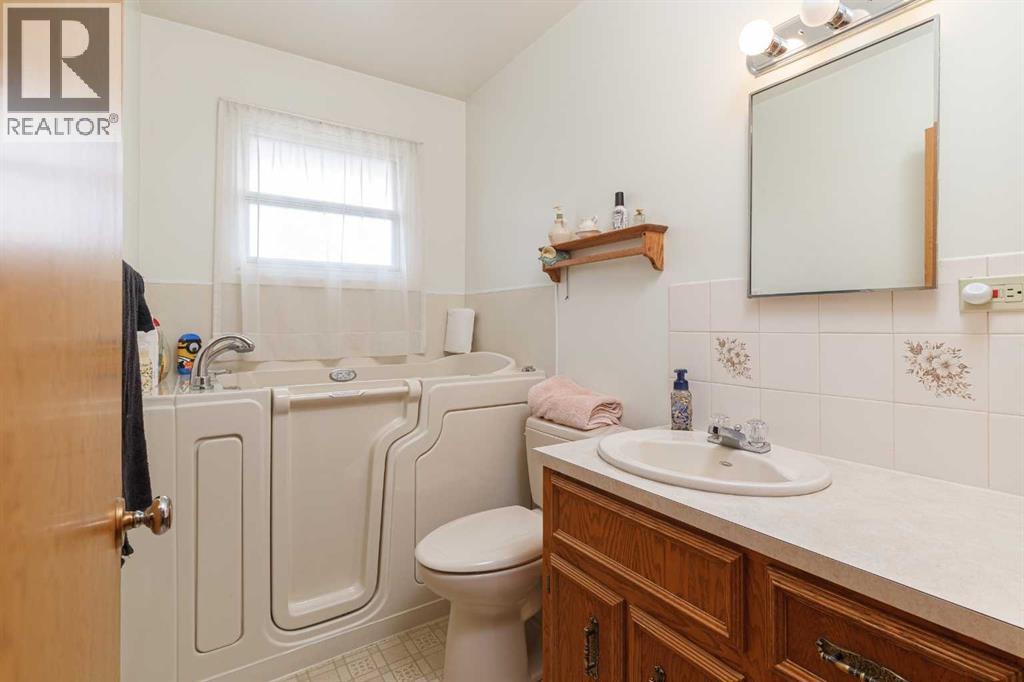 Photo 9 of 4611 Greenhill Crescent Ne, Calgary AB