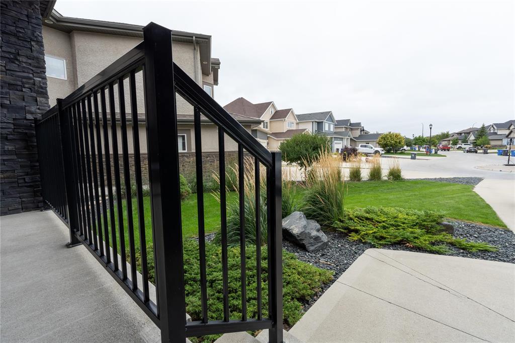 Photo 2 of 42 Grey Owl Place, Winnipeg MB