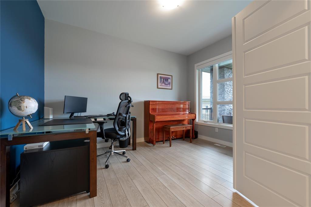Photo 14 of 42 Grey Owl Place, Winnipeg MB