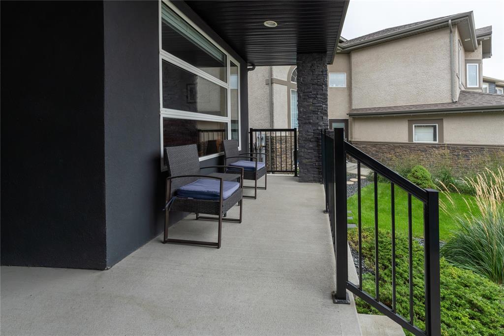 Photo 3 of 42 Grey Owl Place, Winnipeg MB
