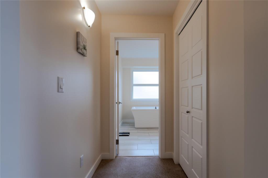Photo 23 of 42 Grey Owl Place, Winnipeg MB