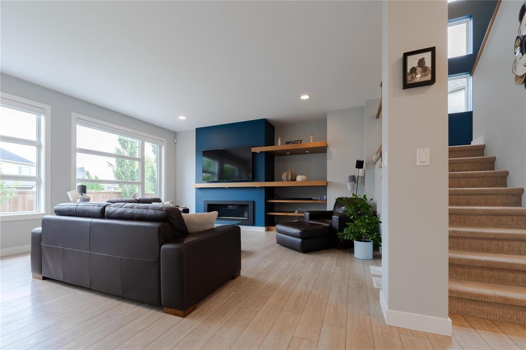 Photo 7 of 42 Grey Owl Place, Winnipeg MB