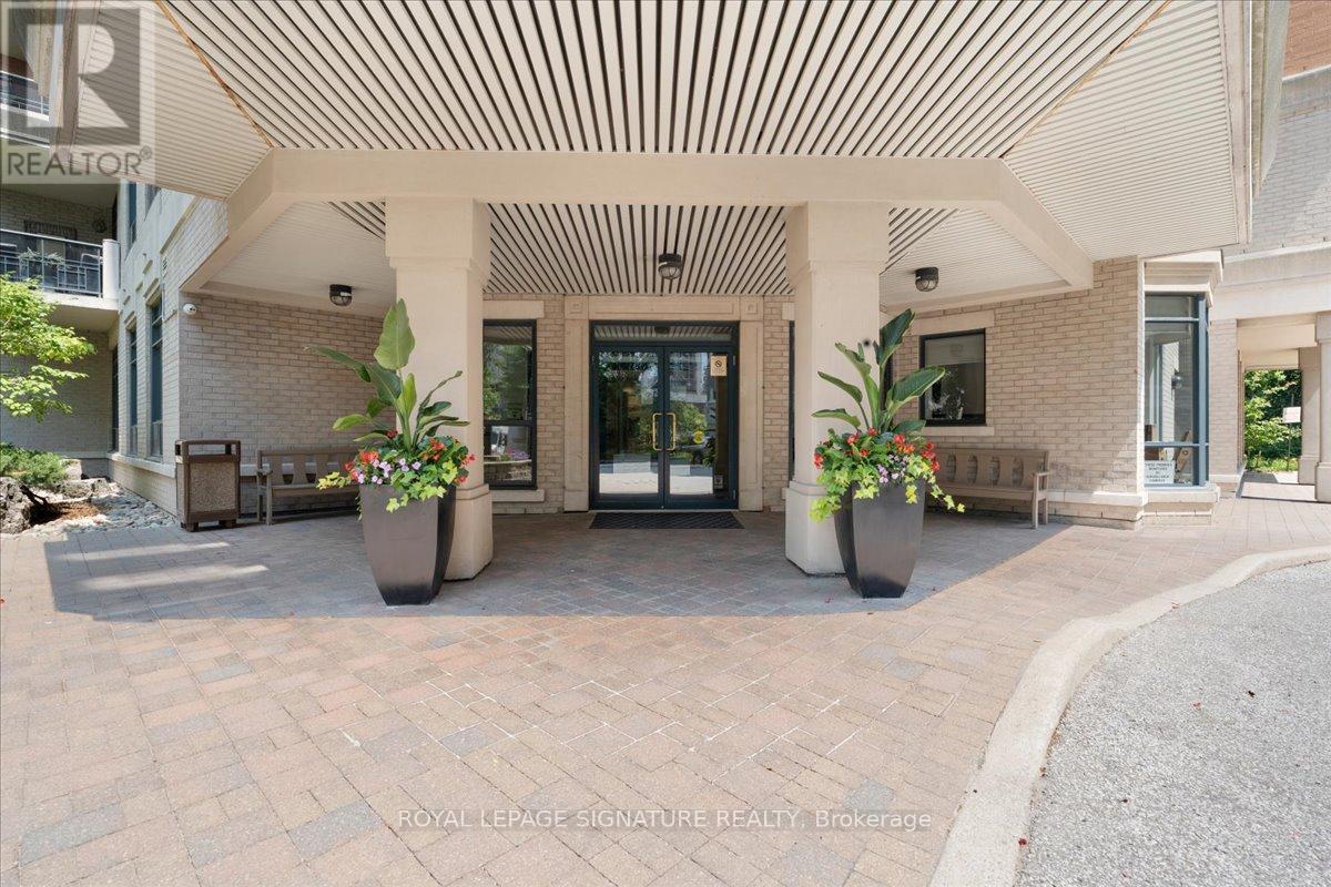 Photo 2 of 802 1 Lomond Drive, Toronto ON