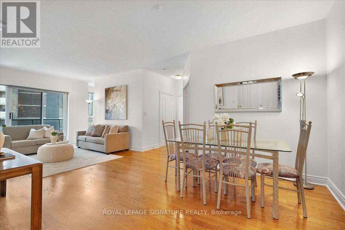 Photo 4 of 802 1 Lomond Drive, Toronto ON