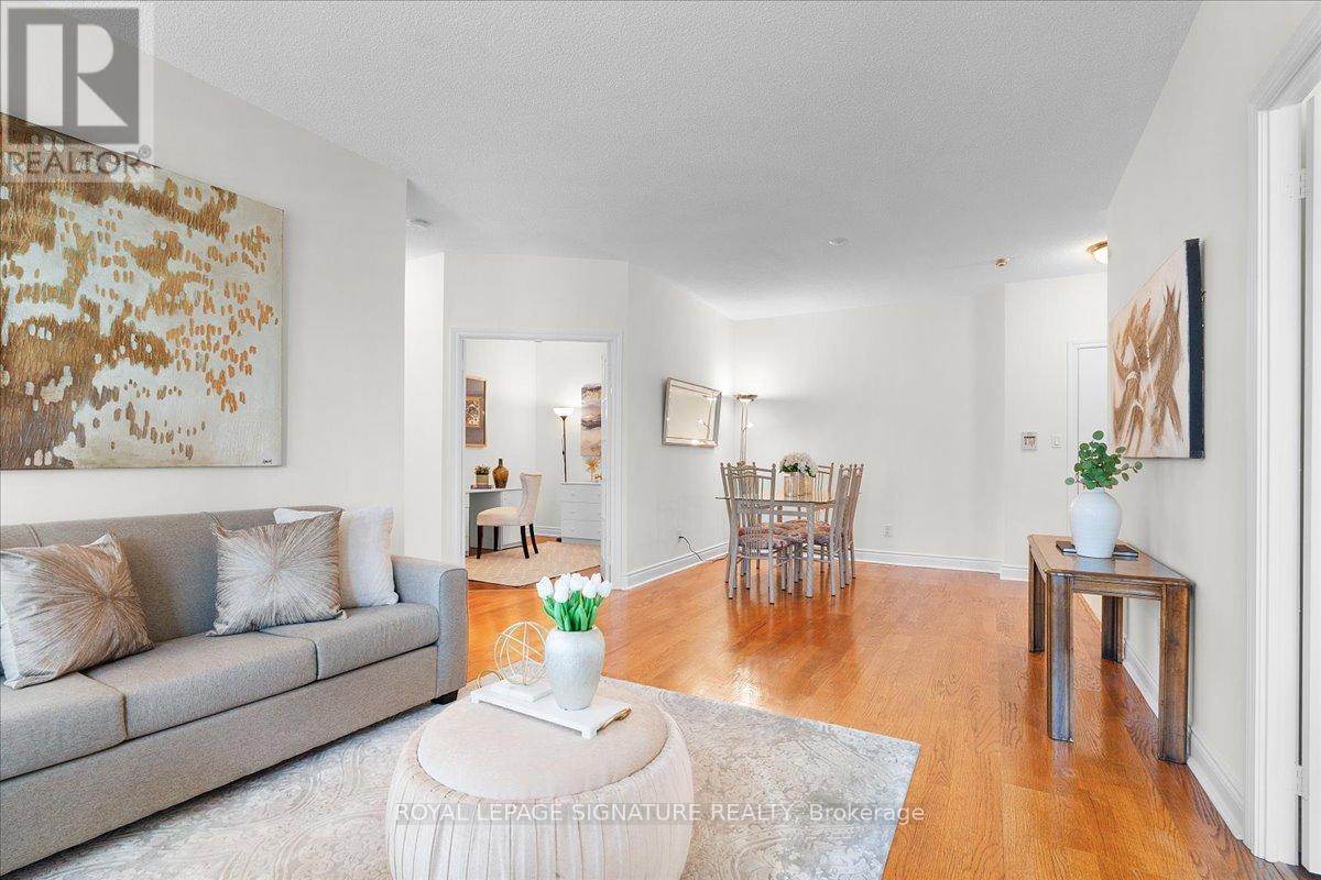 Photo 8 of 802 1 Lomond Drive, Toronto ON