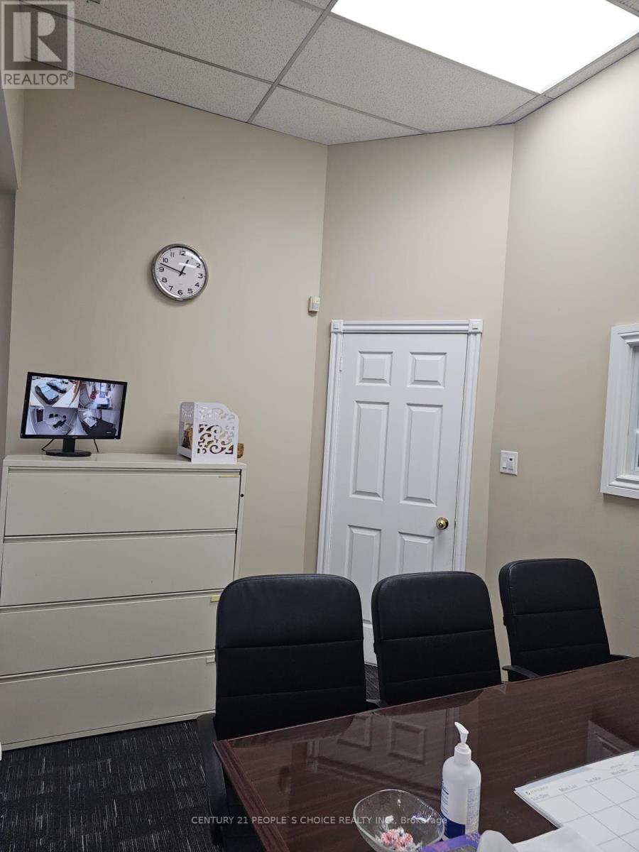 Photo 16 of 21 4801 Steeles Avenue W, Toronto ON