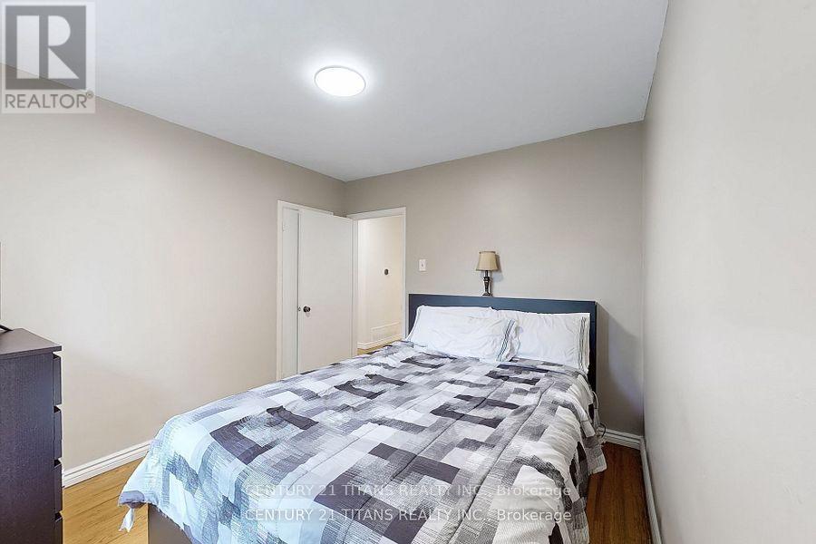 Photo 11 of 2335 Bostock Crescent, Mississauga ON