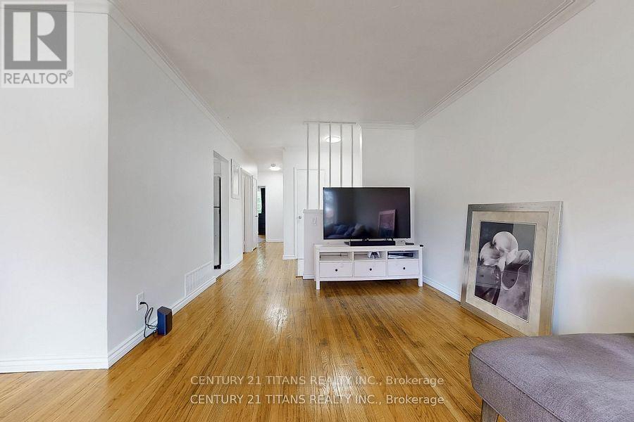 Photo 6 of 2335 Bostock Crescent, Mississauga ON