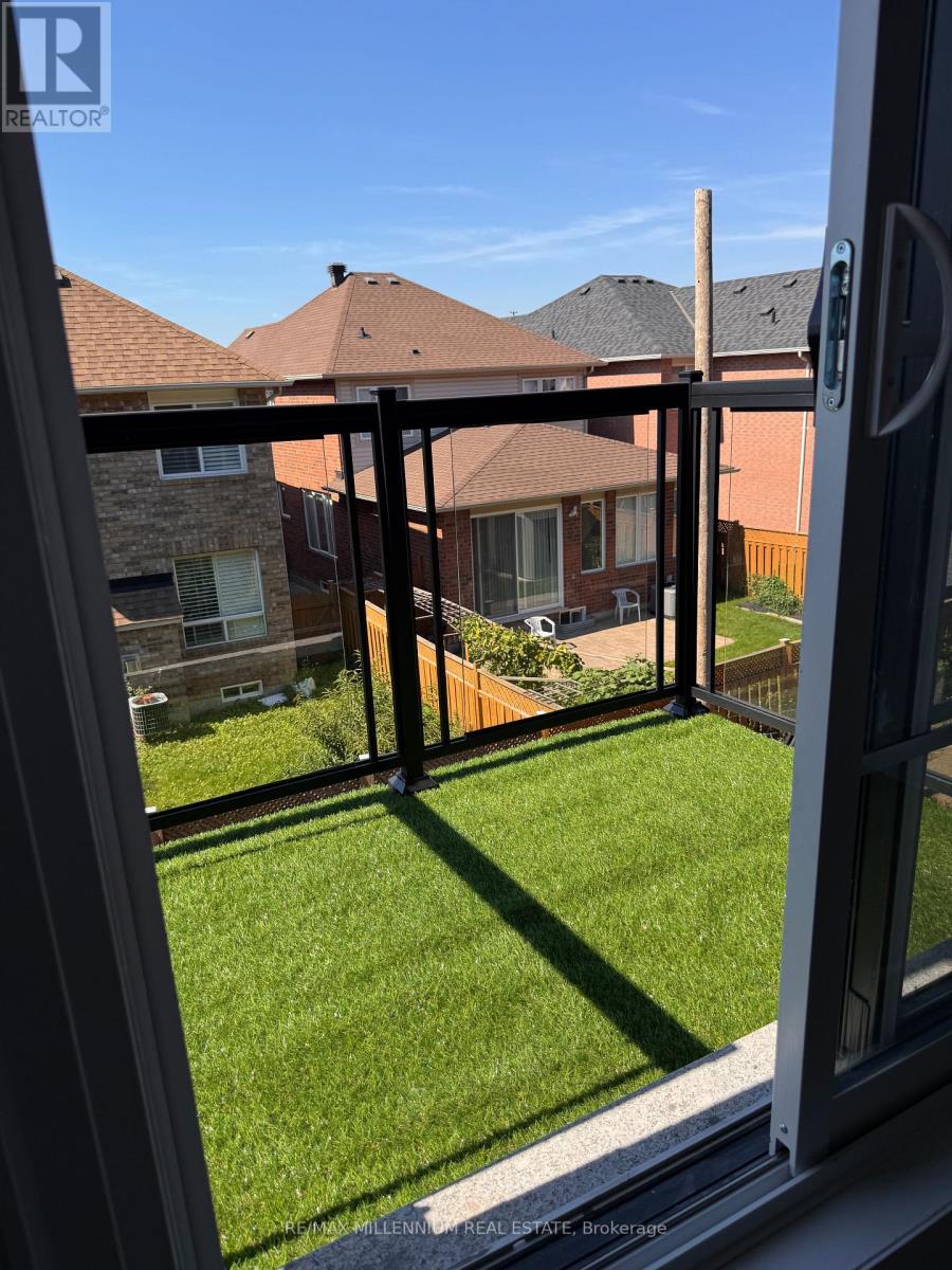 Photo 12 of 5975 Saigon Street, Mississauga ON