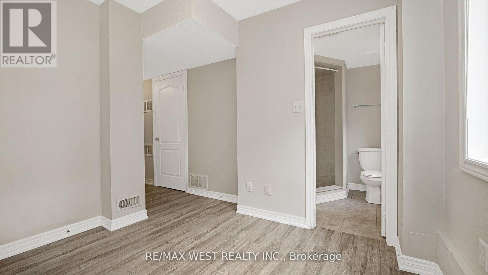 Photo 11 of 9 Freeland Hill W, Brampton ON