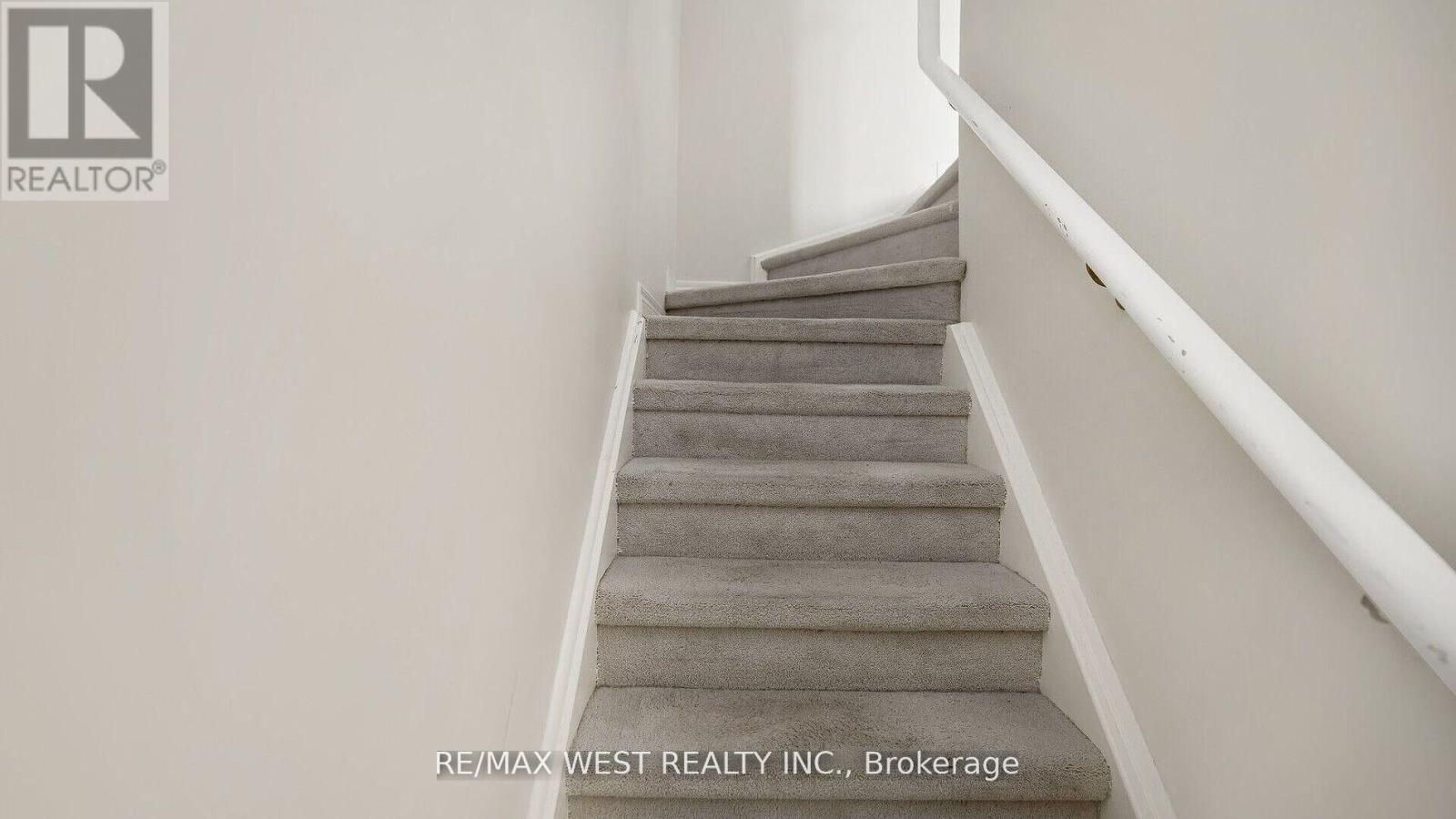 Photo 14 of 9 Freeland Hill W, Brampton ON
