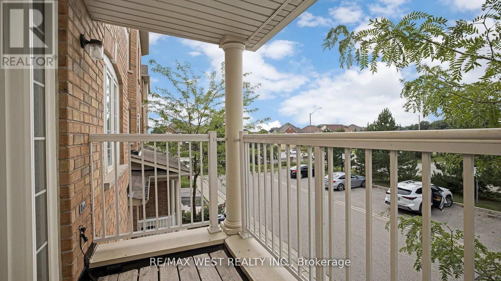 Photo 23 of 9 Freeland Hill W, Brampton ON