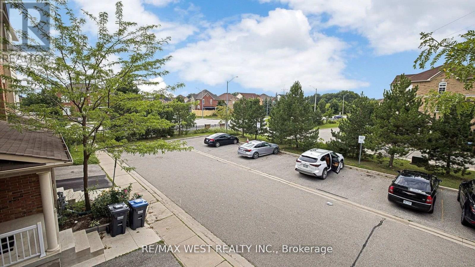 Photo 24 of 9 Freeland Hill W, Brampton ON