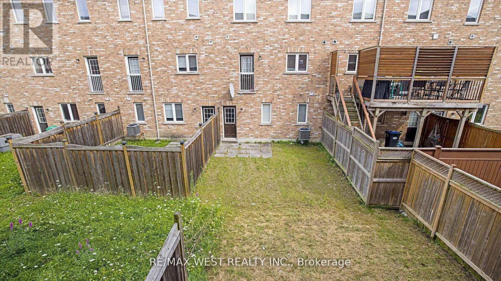 Photo 33 of 9 Freeland Hill W, Brampton ON