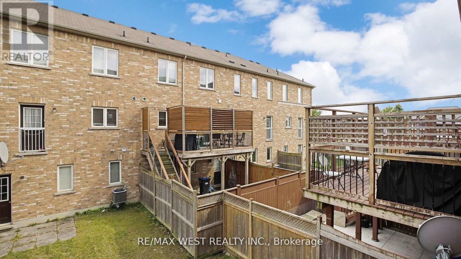 Photo 35 of 9 Freeland Hill W, Brampton ON