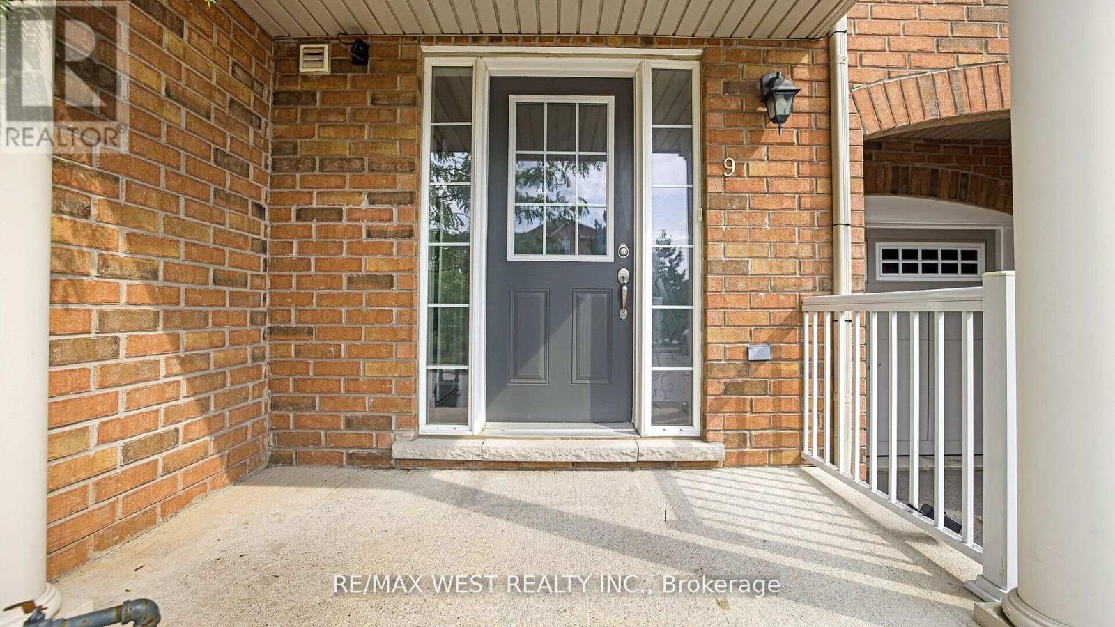 Photo 5 of 9 Freeland Hill W, Brampton ON