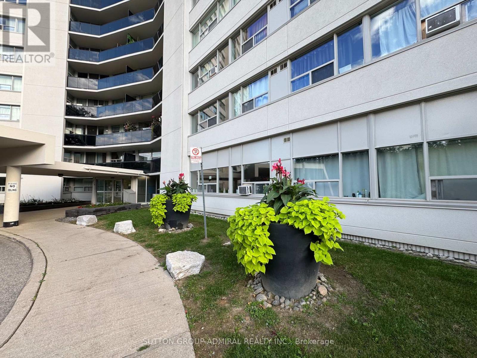 Photo 3 of 1105 530 Lolita Gardens N, Mississauga ON