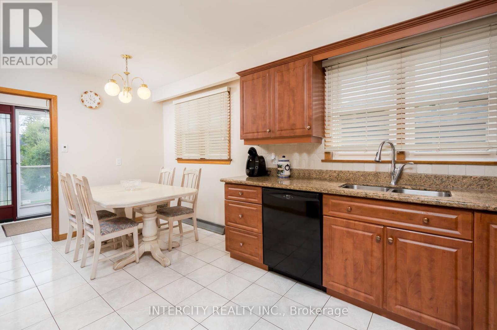 Photo 13 of 852 Glencairn Avenue, Toronto ON