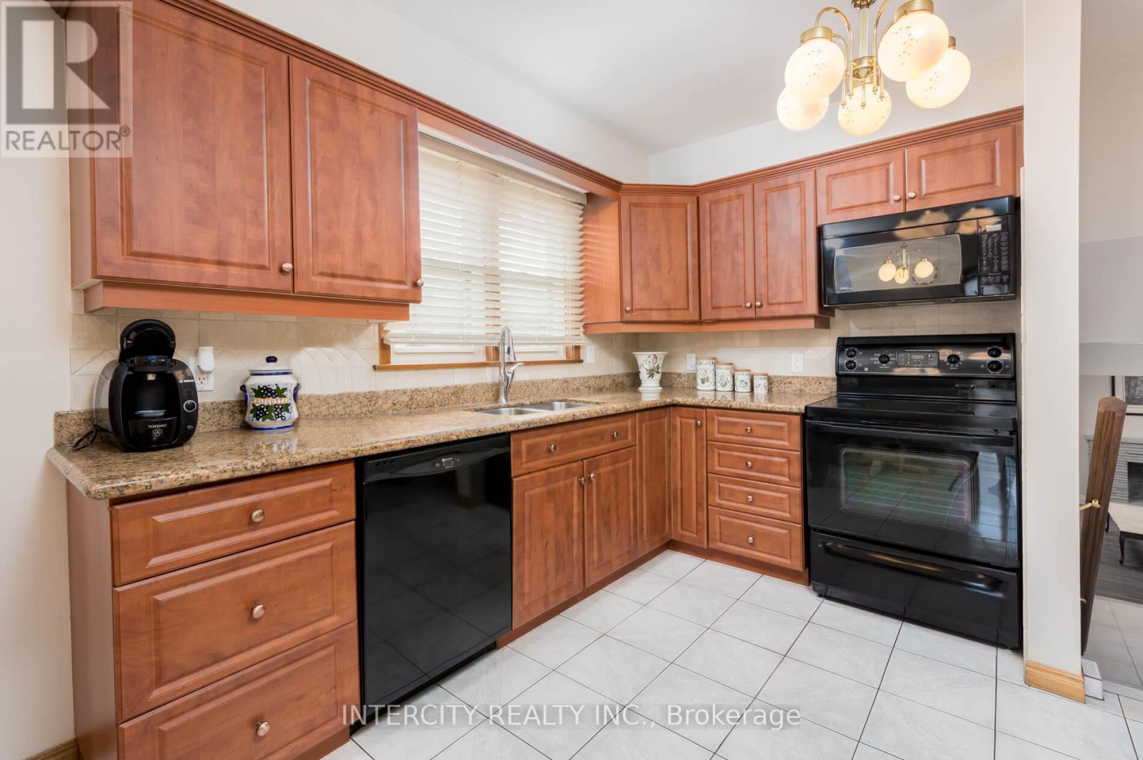 Photo 14 of 852 Glencairn Avenue, Toronto ON