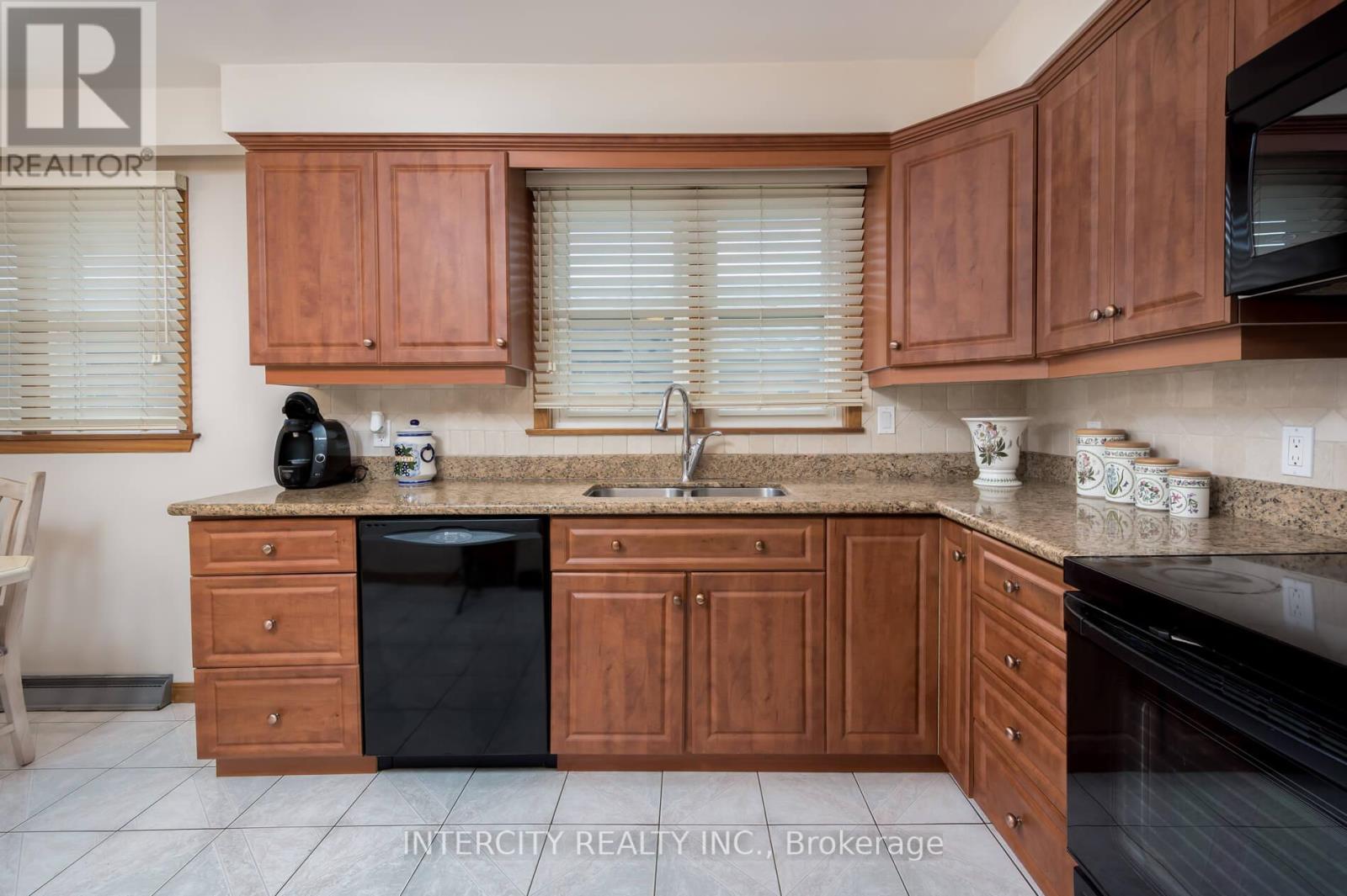 Photo 15 of 852 Glencairn Avenue, Toronto ON