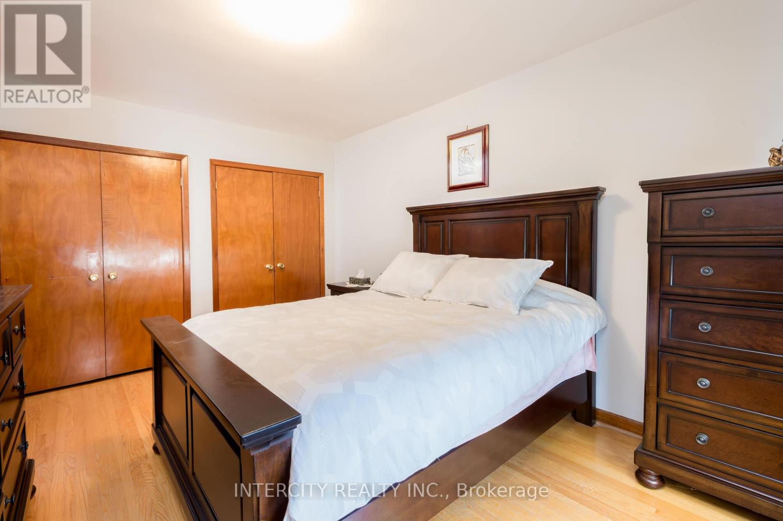 Photo 18 of 852 Glencairn Avenue, Toronto ON