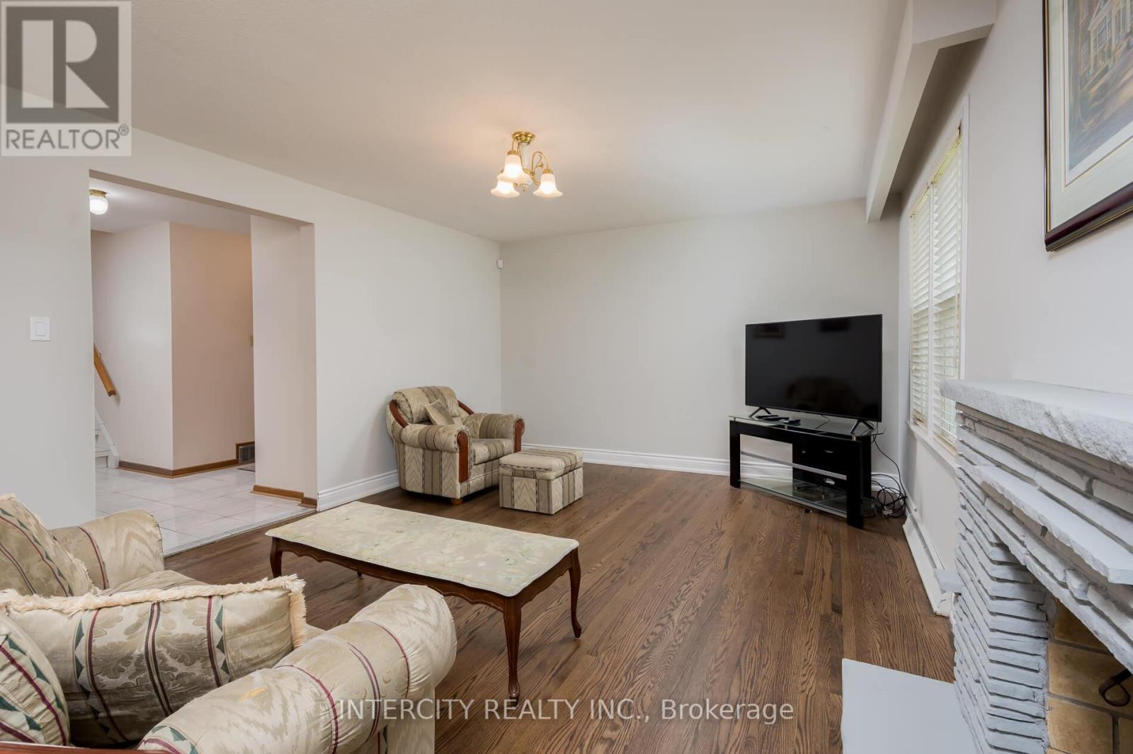 Photo 22 of 852 Glencairn Avenue, Toronto ON