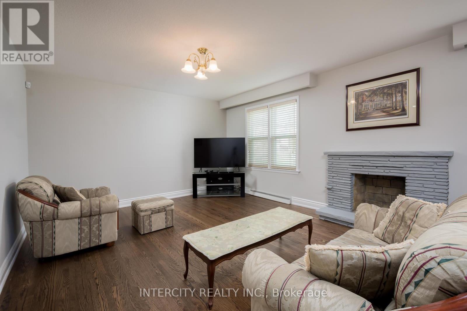 Photo 23 of 852 Glencairn Avenue, Toronto ON