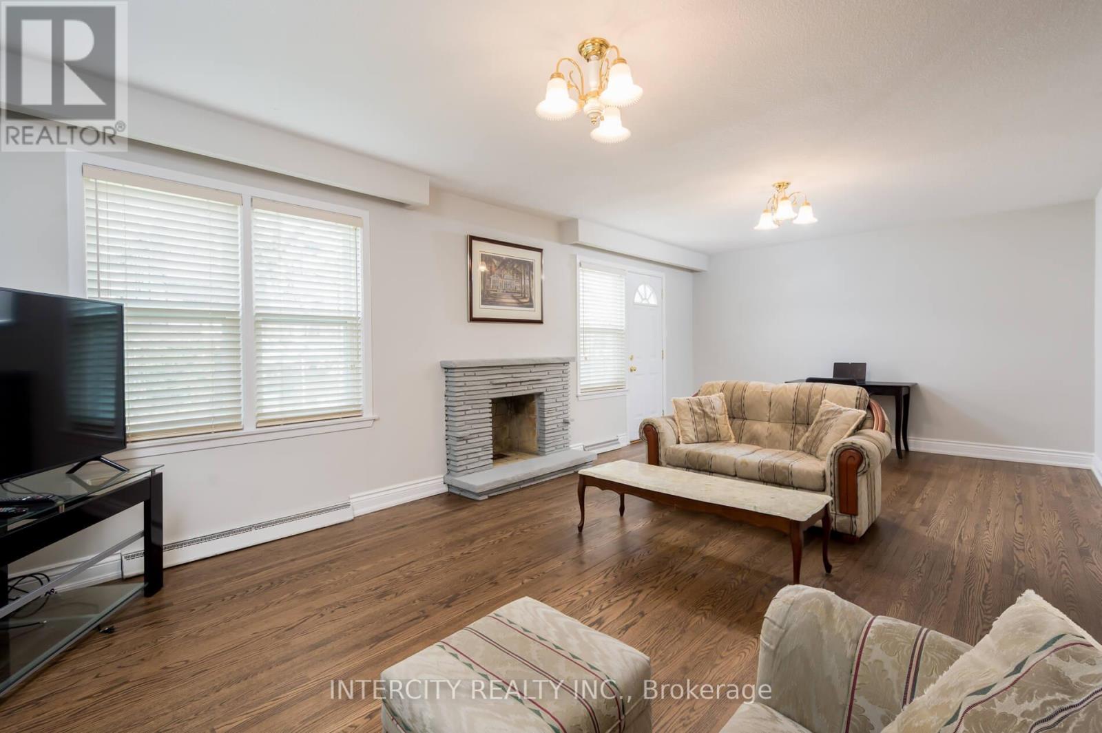Photo 24 of 852 Glencairn Avenue, Toronto ON
