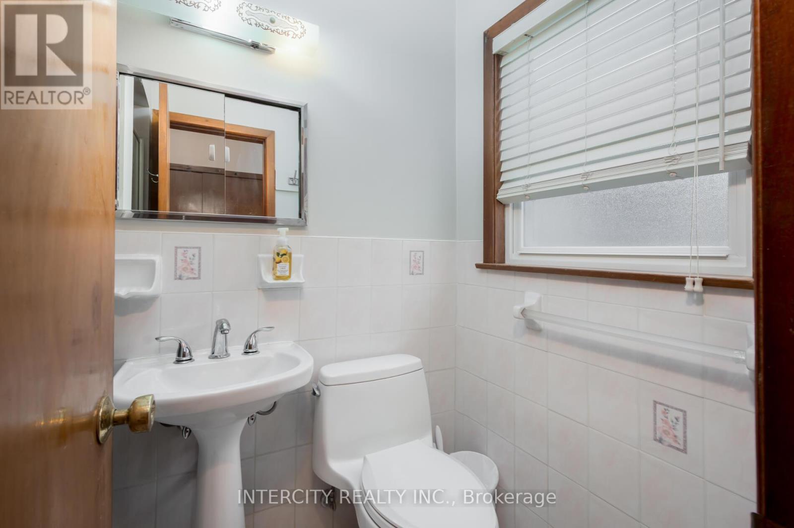 Photo 27 of 852 Glencairn Avenue, Toronto ON