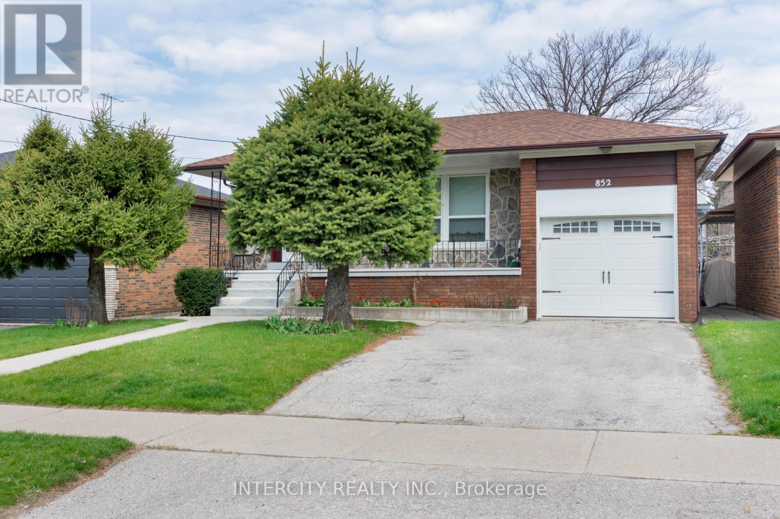 Photo 3 of 852 Glencairn Avenue, Toronto ON