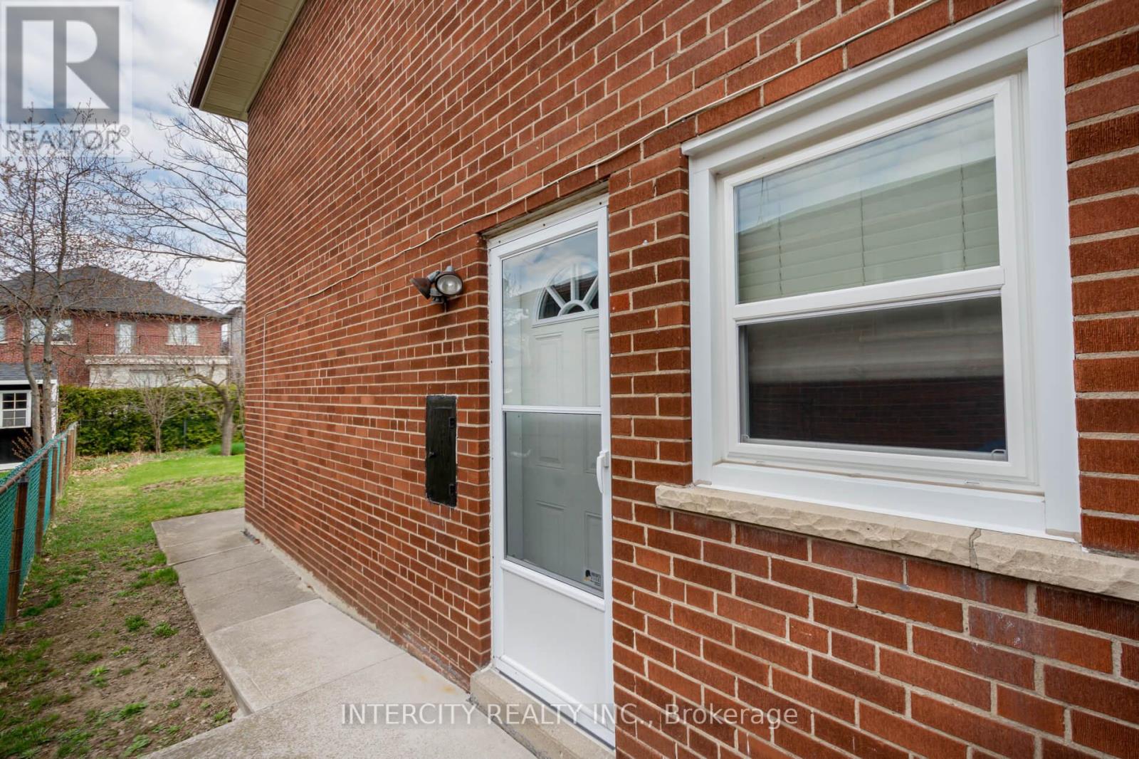 Photo 34 of 852 Glencairn Avenue, Toronto ON