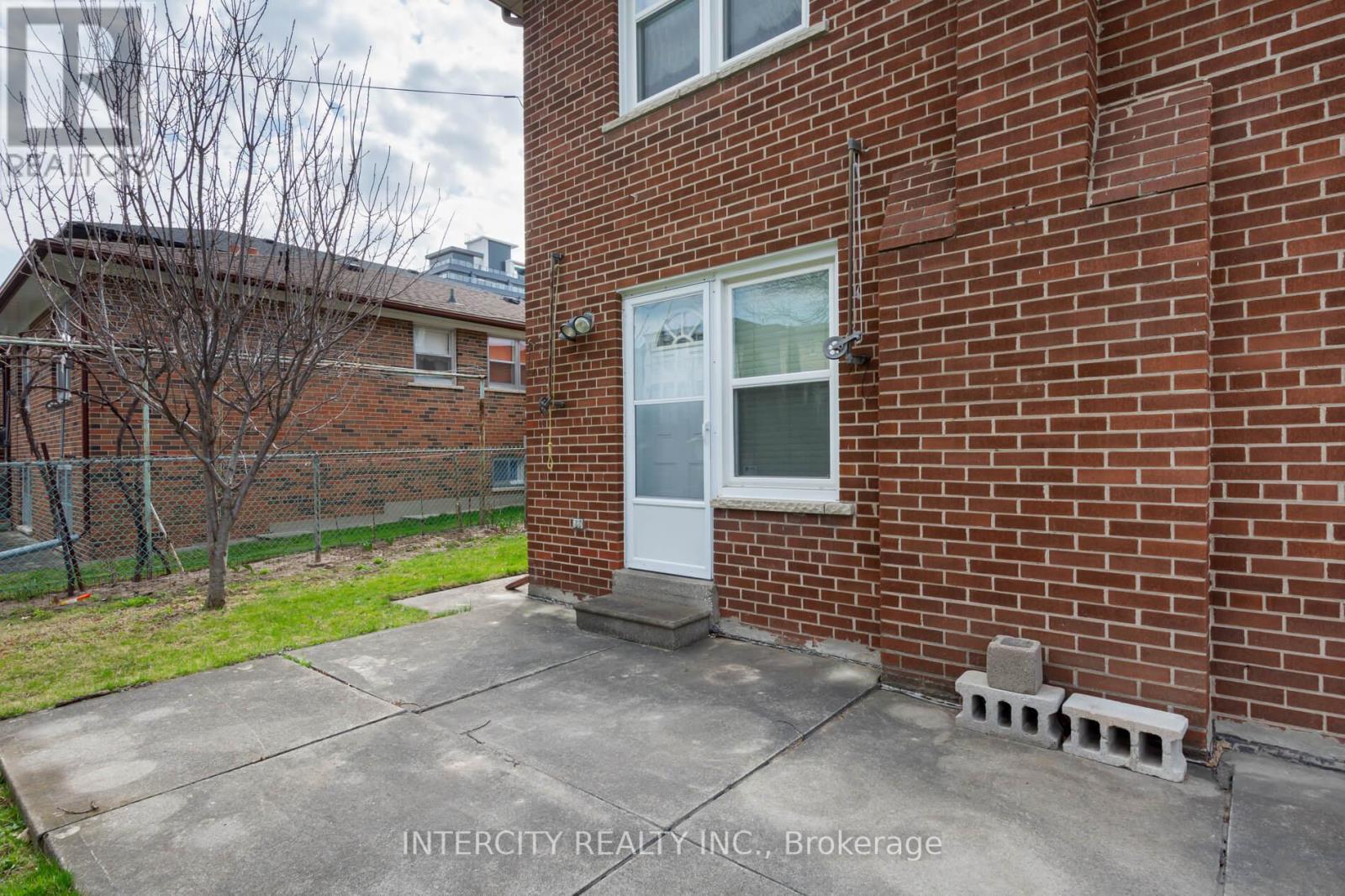 Photo 39 of 852 Glencairn Avenue, Toronto ON