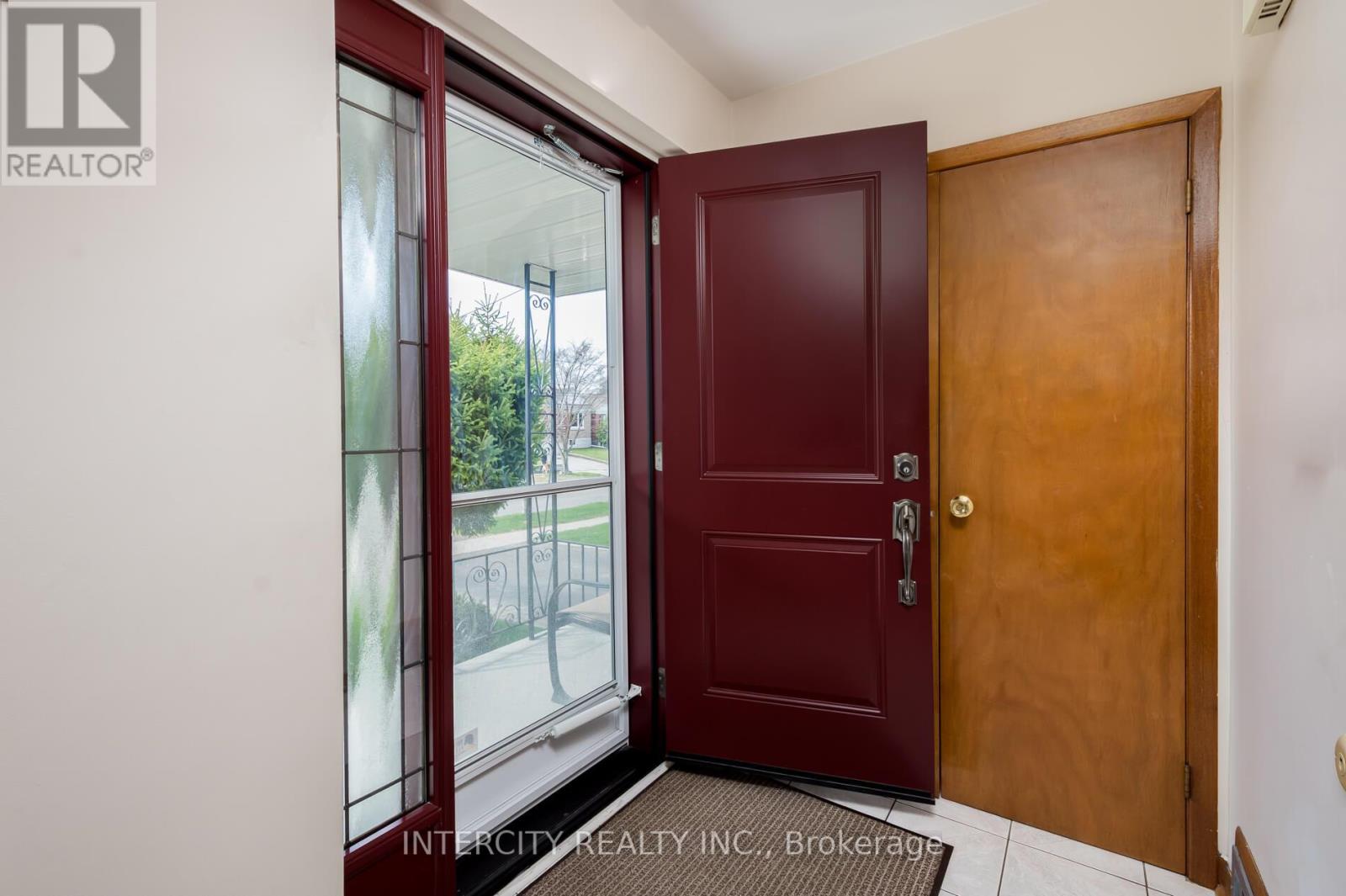 Photo 5 of 852 Glencairn Avenue, Toronto ON