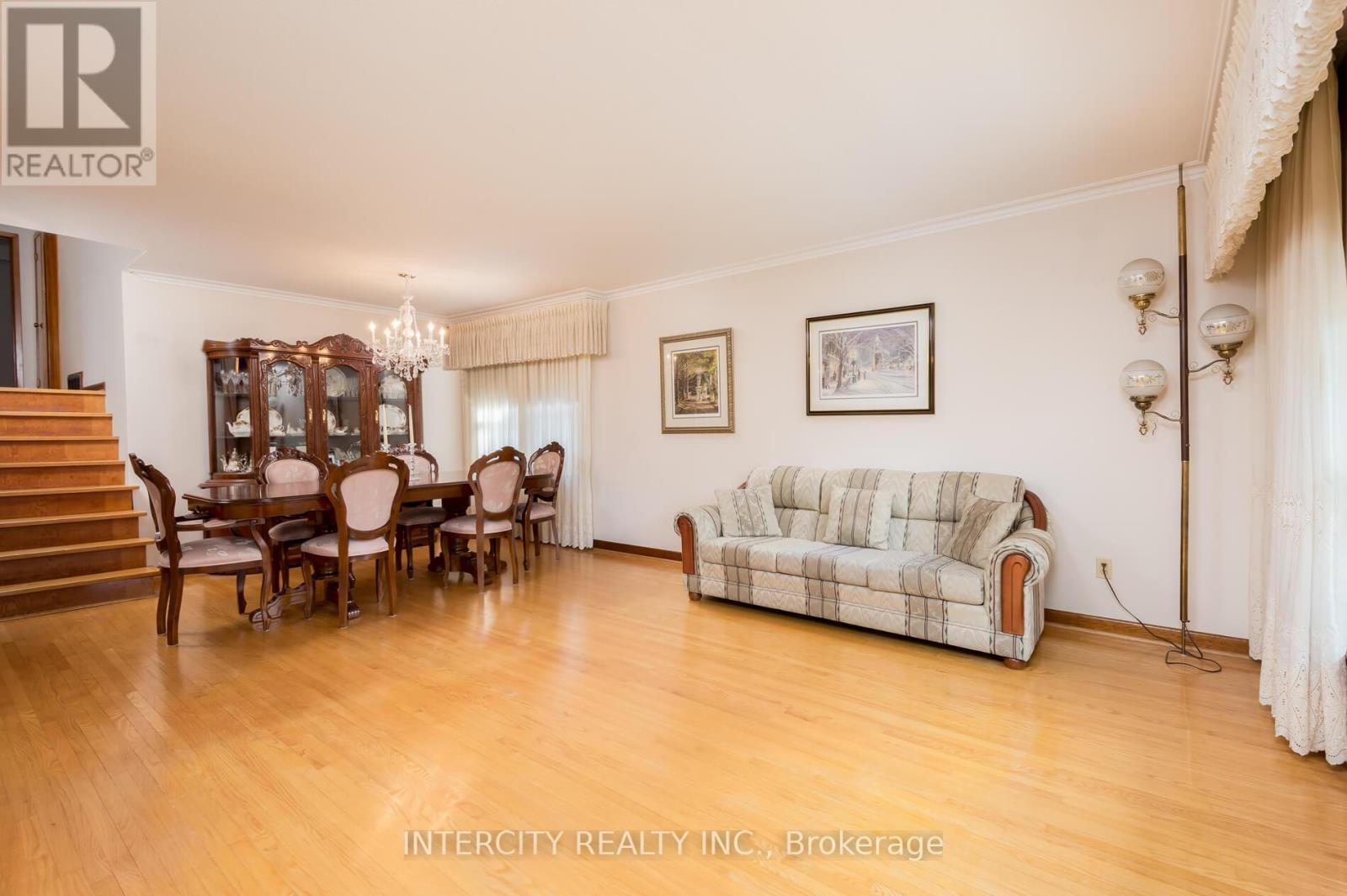 Photo 6 of 852 Glencairn Avenue, Toronto ON