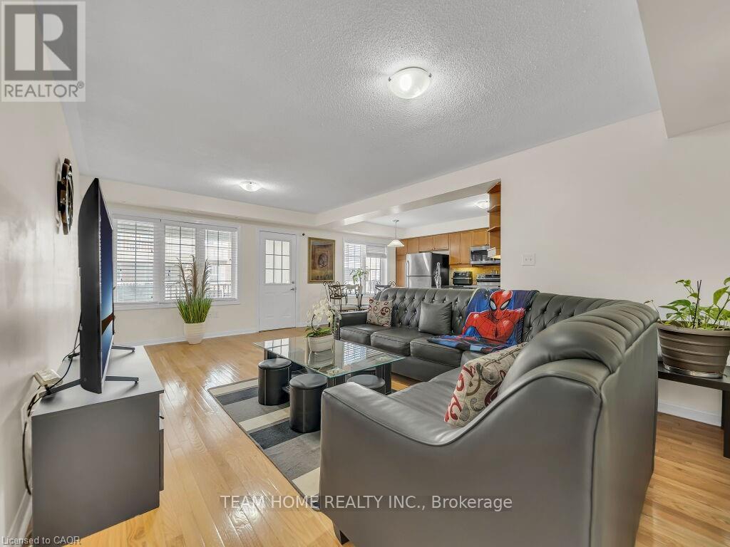 Photo 10 of 1 700 Neighbourhood Circle, Mississauga ON