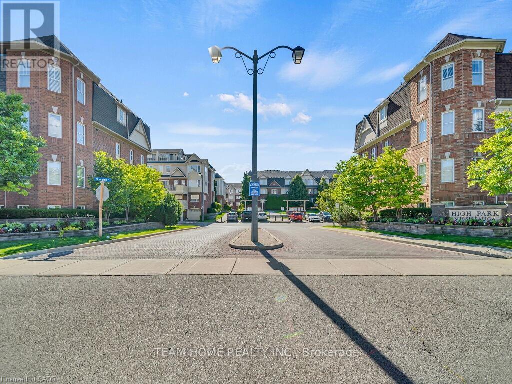 Photo 2 of 1 700 Neighbourhood Circle, Mississauga ON