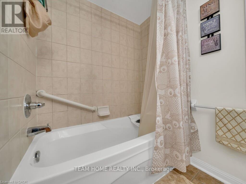 Photo 23 of 1 700 Neighbourhood Circle, Mississauga ON
